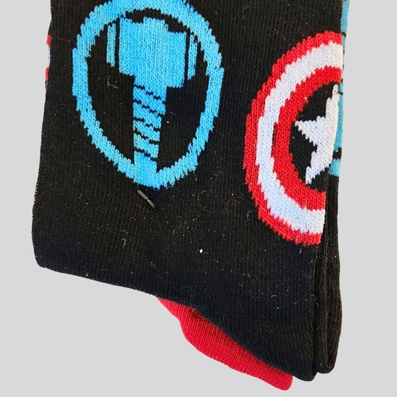 Marvel Men's 2 pair pack Captain America Crew Socks Size 6-12 NEW - Picture 8 of 8